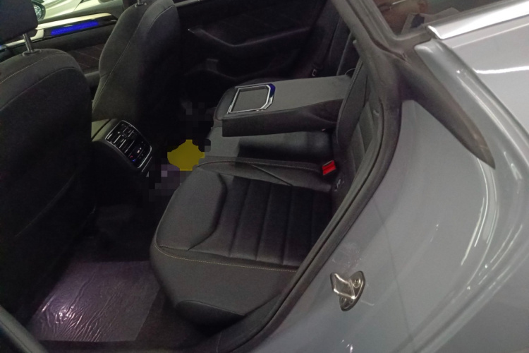 一汽-大众CC 2024款 380TSI 夺目版中控内饰7004