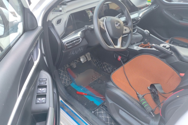 长安 逸动 2020款 PLUS 1.6L GDI 手动豪华型中控内饰20