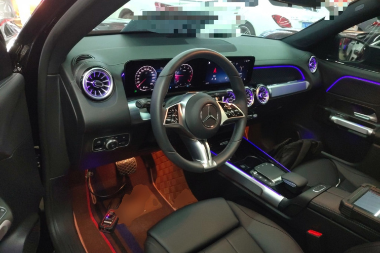 奔驰GLB 2024款 GLB 220 动感型中控内饰12