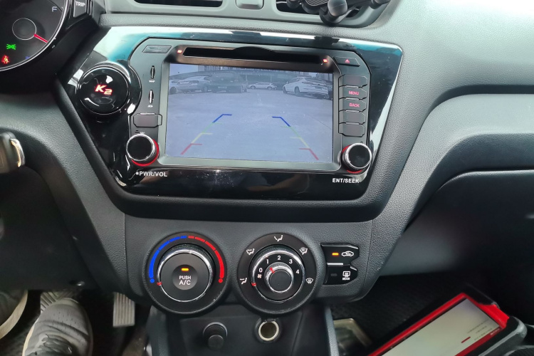 起亚K2 2012款 两厢 1.4L MT GLS局部细节16