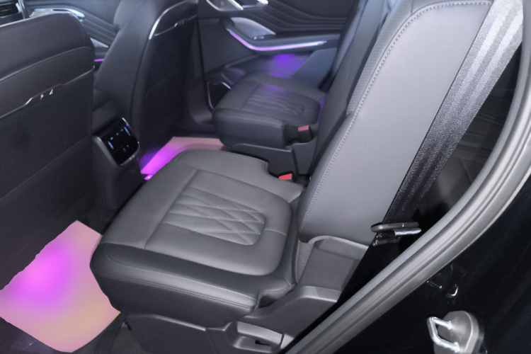 红旗HS7 PHEV 2025款 2.0T PHEV 两驱旗享版 6座中控内饰21