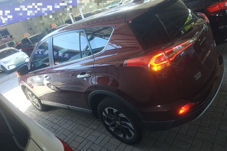 丰田 RAV4荣放 2016款 2.5L 自动四驱精英版车身外观4