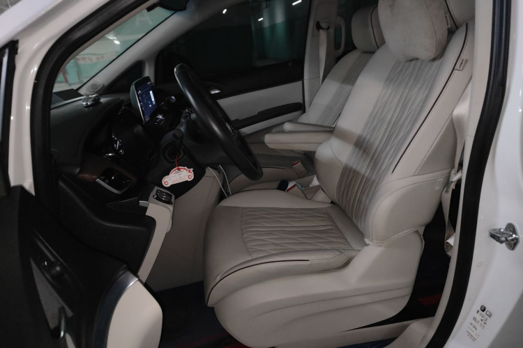 别克GL8 2022款 陆上公务舱 652T 豪华型中控内饰19