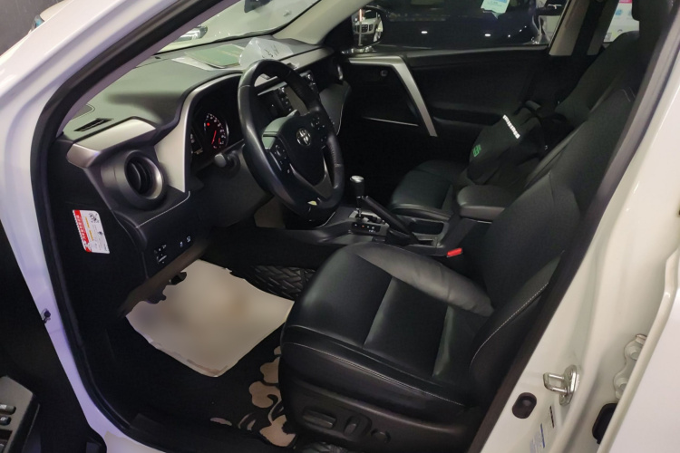 丰田 RAV4荣放 2018款 2.5L 自动四驱精英i版中控内饰19