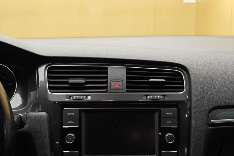 大众 高尔夫 2018款  230TSI 自动豪华型中控内饰7010