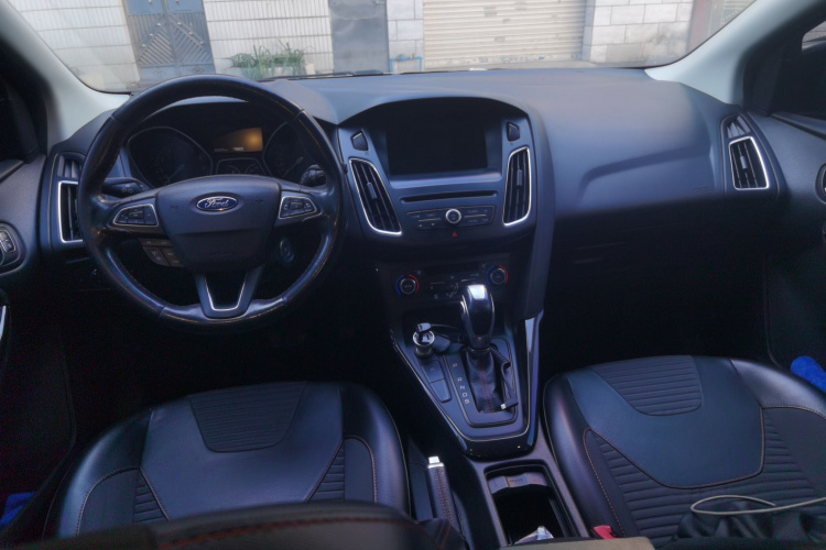 福特 福克斯 2017款 两厢 EcoBoost 180 自动精英型中控内饰12