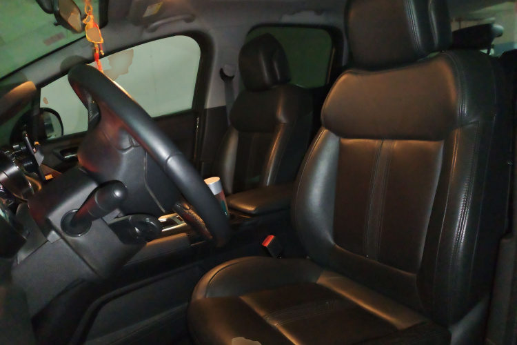 标致3008 2015款 2.0L 自动潮流版中控内饰19