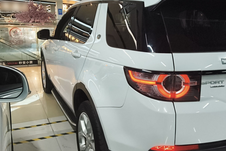 路虎 发现神行 2016款 2.0T HSE车身外观4