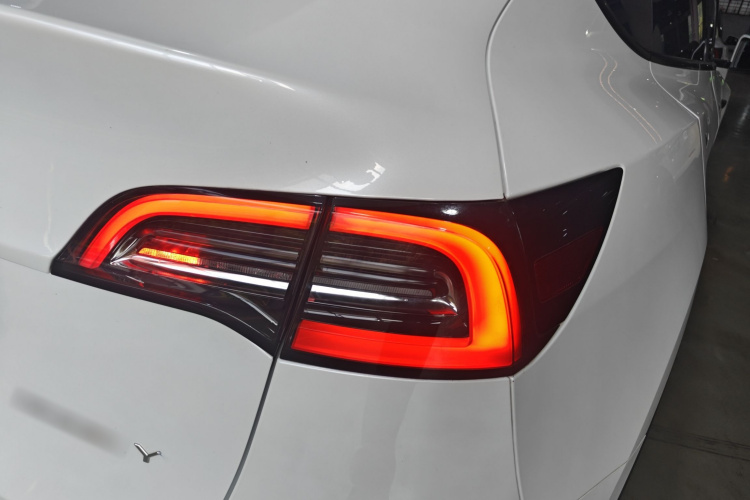 特斯拉 Model Y 2022款 长续航全轮驱动版车身外观6007