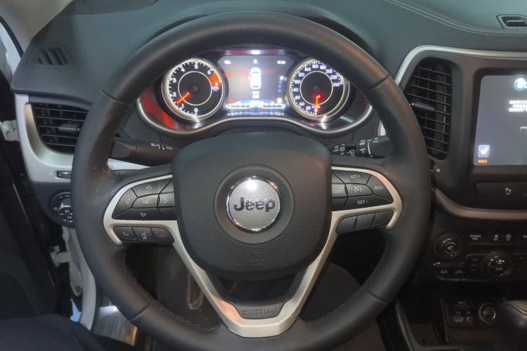 Jeep 自由光 2017款 2.0L 优越版中控内饰13