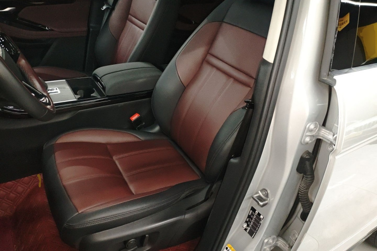 路虎 2024款 揽胜极光L SE 驭光尊耀版中控内饰19