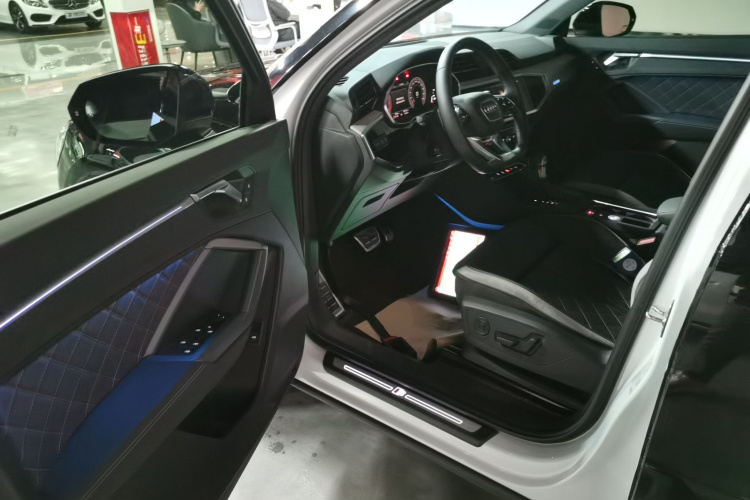奥迪Q3 2024款 35 TFSI 时尚动感型中控内饰20