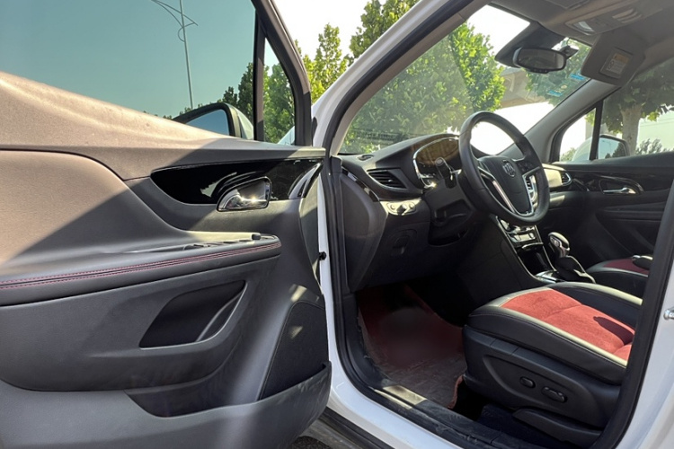 别克 昂科拉 2018款 18T 自动两驱都市精英型中控内饰7005