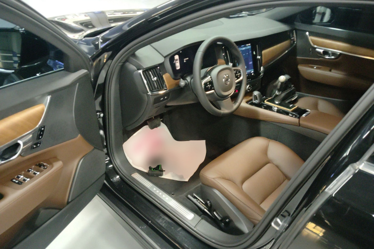 沃尔沃S90新能源 2025款 插电式混动 四驱长续航智逸豪华版中控内饰20