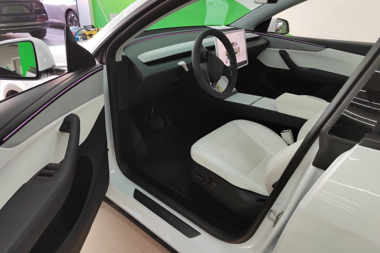 特斯拉 Model Y 2025款 后轮驱动版中控内饰20