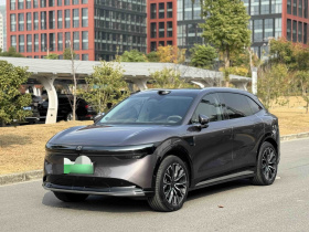 极氪7X 2025款 75kWh 后驱智驾版