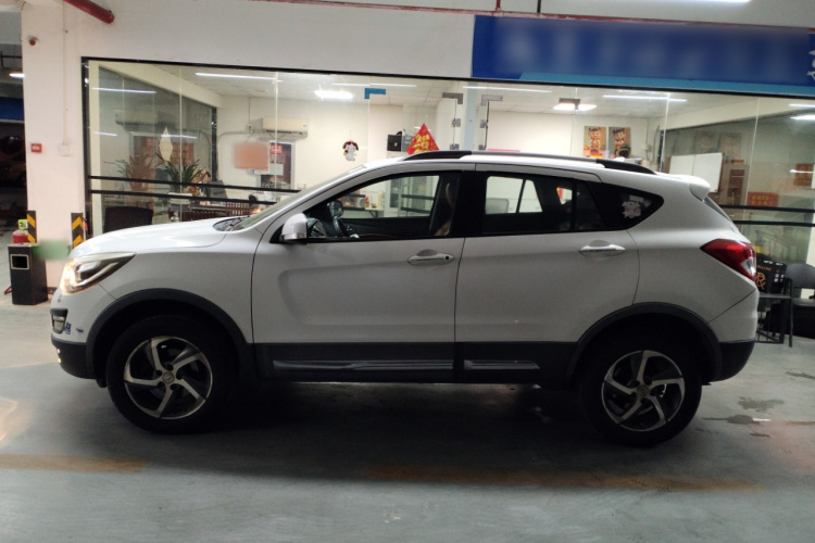 海马S5 2016款 1.6L 手动豪华型科技版车身外观6003