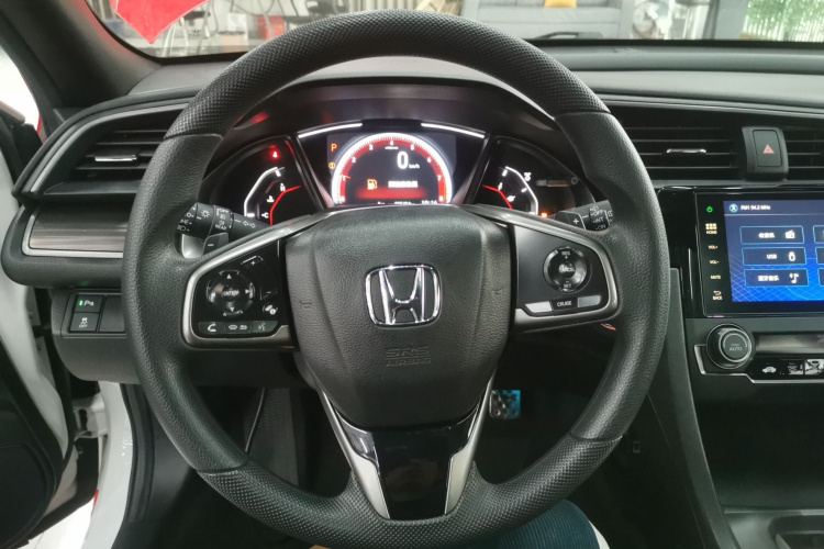 本田 思域 2021款 HATCHBACK 220TURBO CVT潮酷控中控内饰13