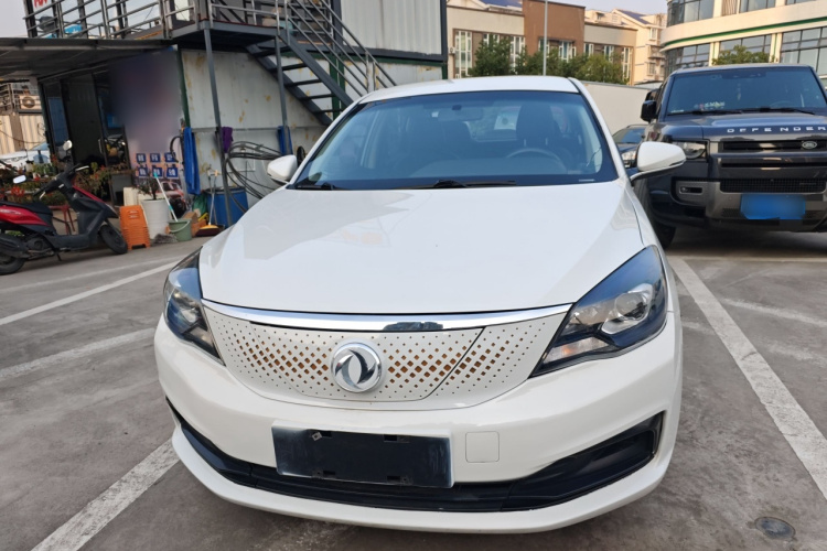 东风风神E70 2021款 500 超享版车身外观2