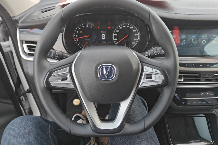 长安CS35PLUS 2022款 1.6L 手动豪华版中控内饰13