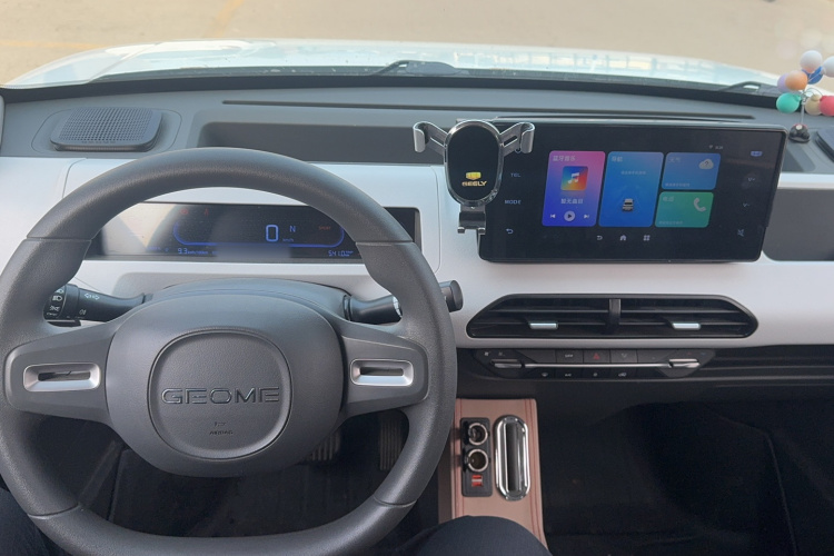 吉利银河 2023款 熊猫mini 200km 耐力熊中控内饰7002