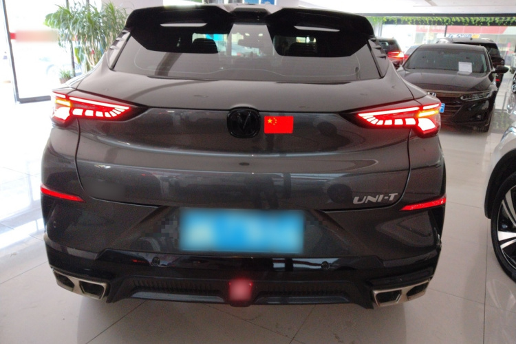 长安UNI-T 2023款 第二代 1.5T 尊贵型车身外观6