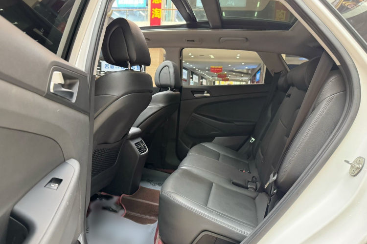 现代 途胜 2018款 1.6T 双离合两驱15周年特别版中控内饰7003