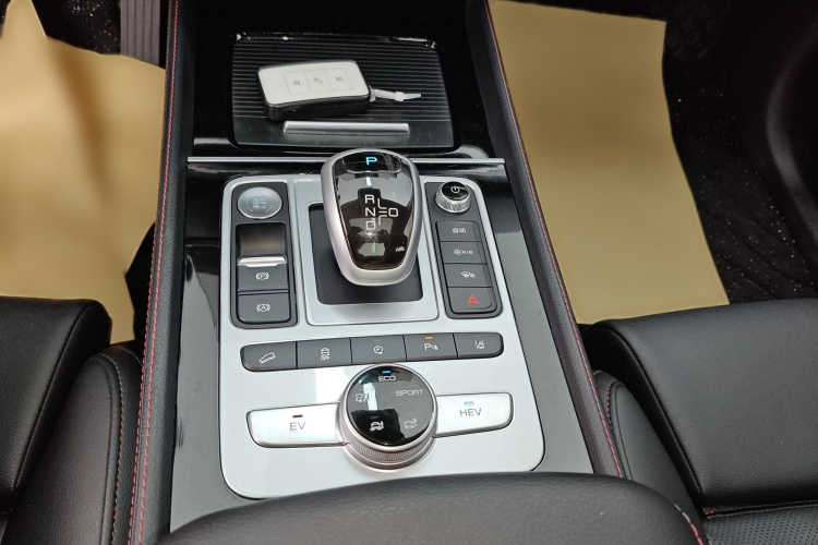 比亚迪 唐新能源 2018款 DM 2.0T 全时四驱智联创领型 5座 国V局部细节18