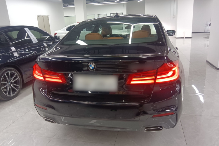 宝马5系 2020款 530Li 领先型 M运动套装车身外观6