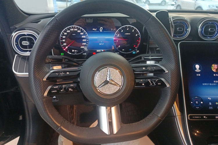 奔驰C级 2023款 C 260 L 皓夜运动版中控内饰13