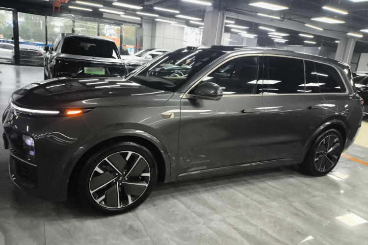 理想汽车 理想L9 2025款 Ultra 智能焕新版车身外观4