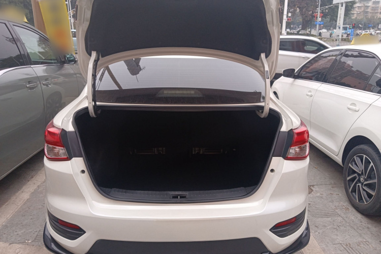 日产 蓝鸟 2020款 1.6L CVT智联智酷版机舱底盘23