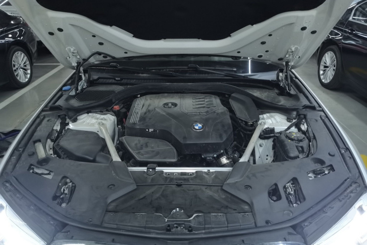 宝马5系 2022款 改款二 525Li 豪华套装机舱底盘24