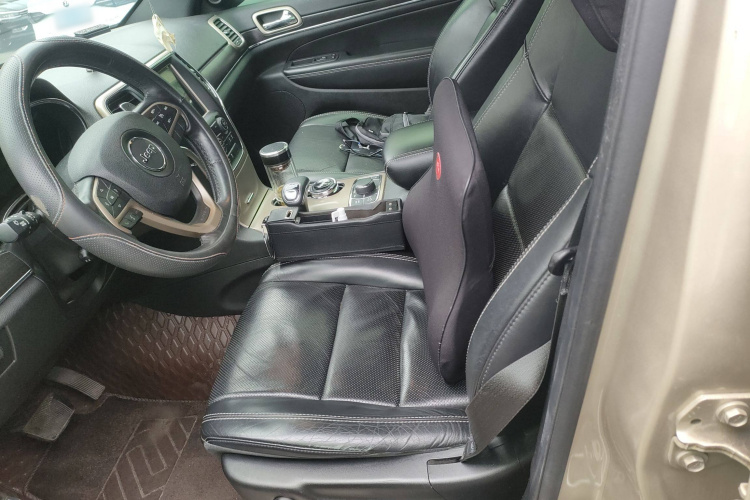 Jeep 大切诺基(进口) 2014款 3.6L 精英导航版局部细节19