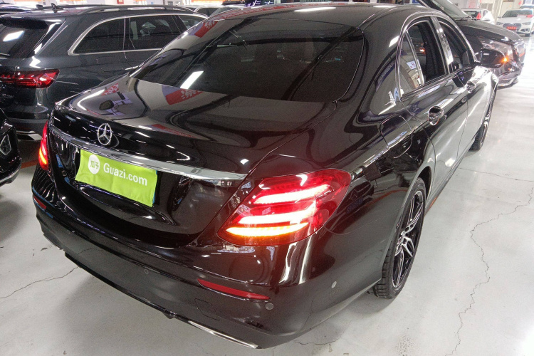 奔驰E级 2017款 E 200 运动型 4MATIC车身外观7