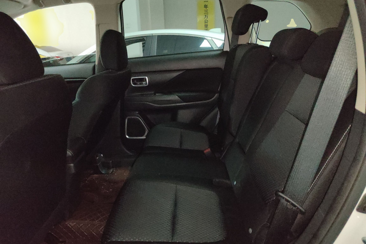 三菱 欧蓝德 2020款 2.0L 两驱畅行版 5座中控内饰7004
