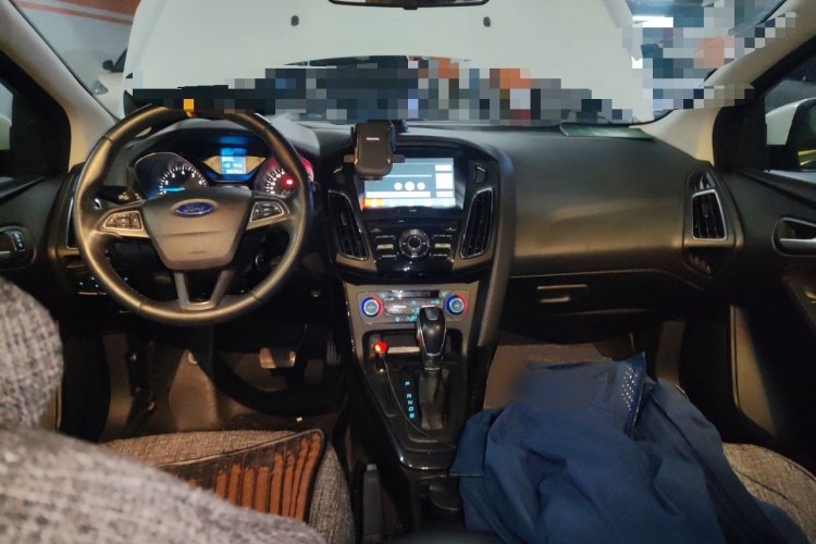 福特 福克斯 2017款 两厢 1.6L 自动风尚型智行版中控内饰12