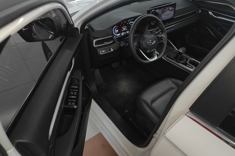 吉利汽车 帝豪 2023款 第4代冠军版 1.5L CVT尊贵型中控内饰7003