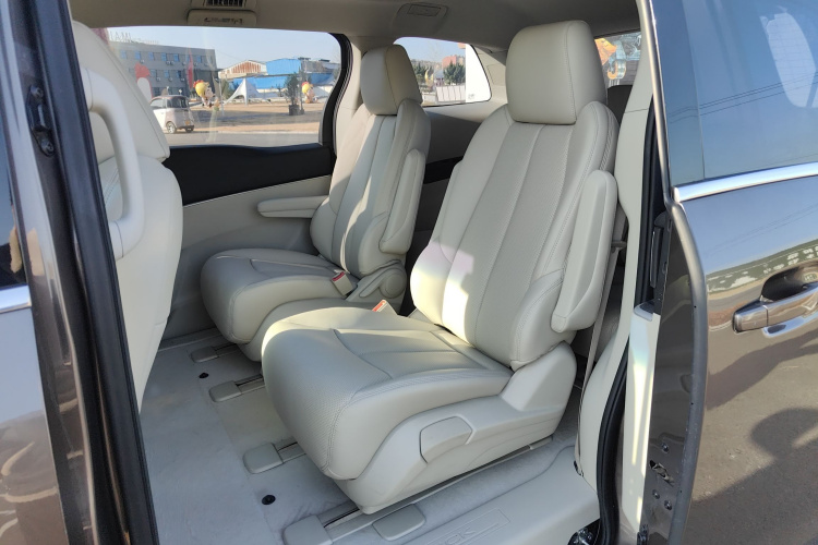 别克GL8 2022款 陆上公务舱 652T 舒适型中控内饰7003