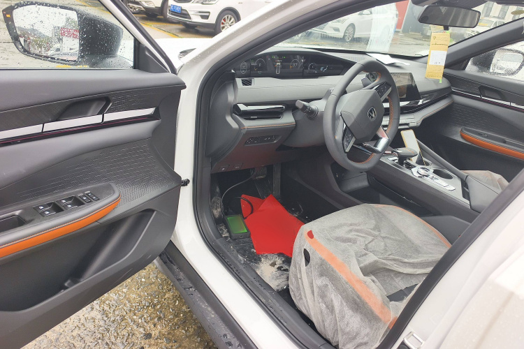 长安UNI-V 2025款 1.5T 500Bar高能版中控内饰7003