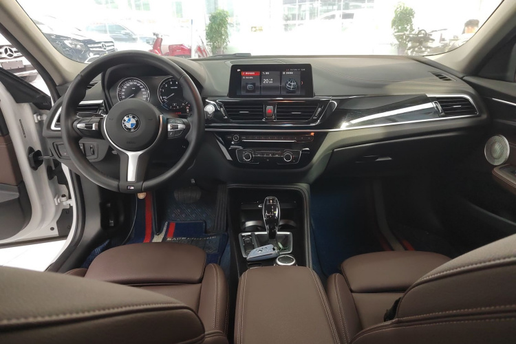 宝马1系 2021款 120i M运动曜夜版中控内饰12