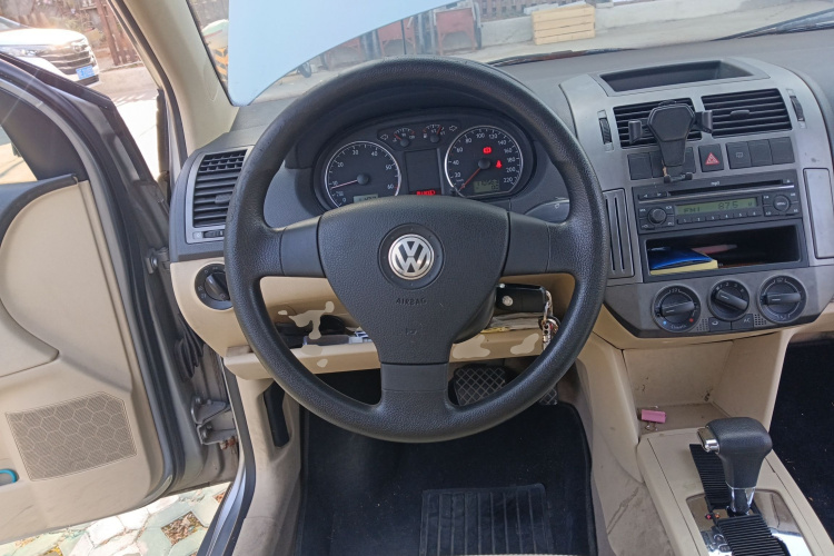 大众 Polo 2008款 劲取 1.4L 自动雅致版中控内饰13