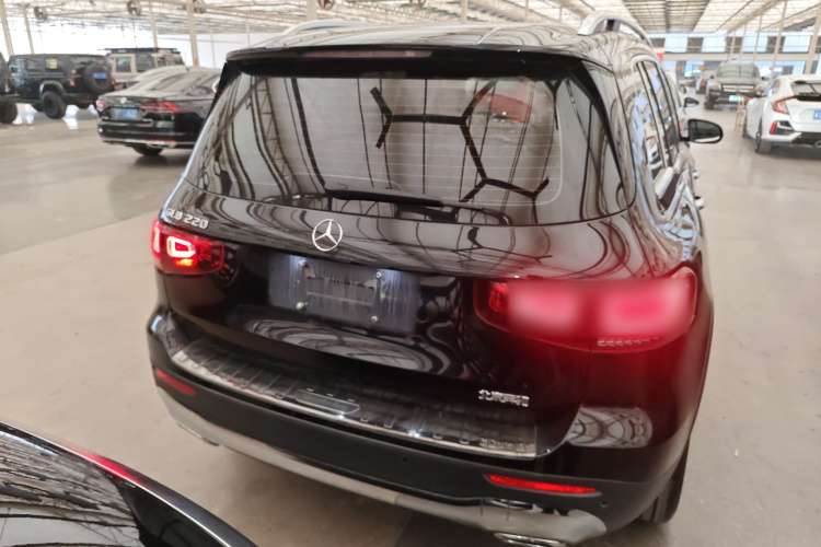 奔驰GLB 2022款 GLB 220 动感型车身外观6
