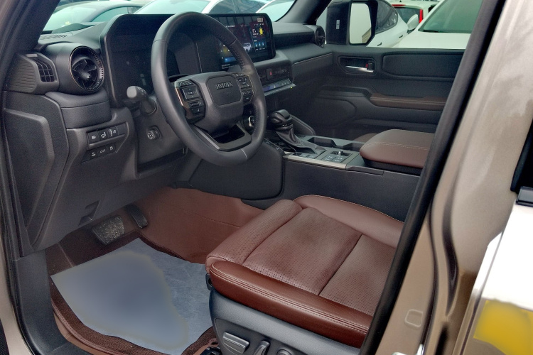 丰田 普拉多 2024款 2.4T 悍野WX版 6座中控内饰7003