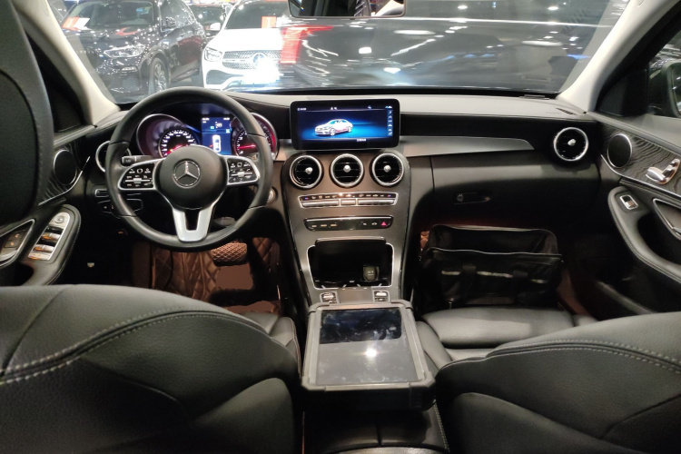 奔驰C级 2019款 C 180 L 时尚型运动版中控内饰7002