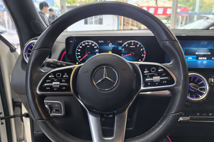 奔驰GLB 2021款 GLB 200 动感型中控内饰7004