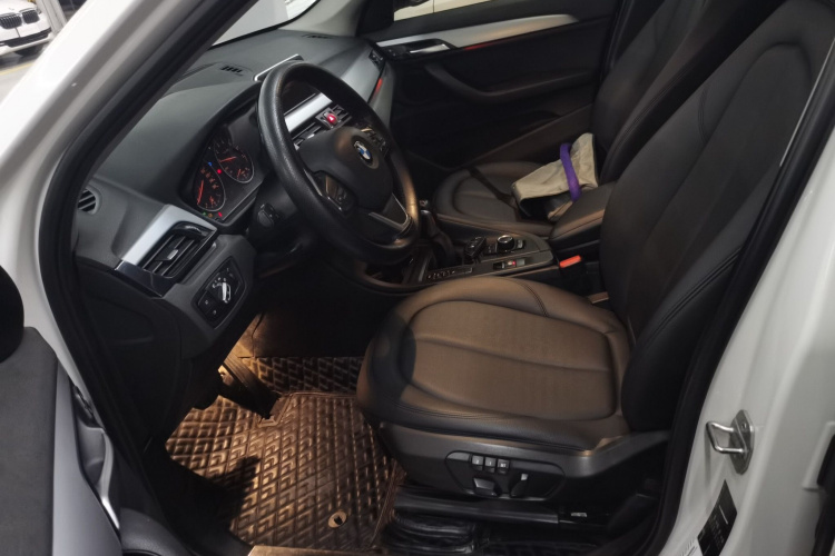 宝马X1 2016款 sDrive18Li 尊享型中控内饰19