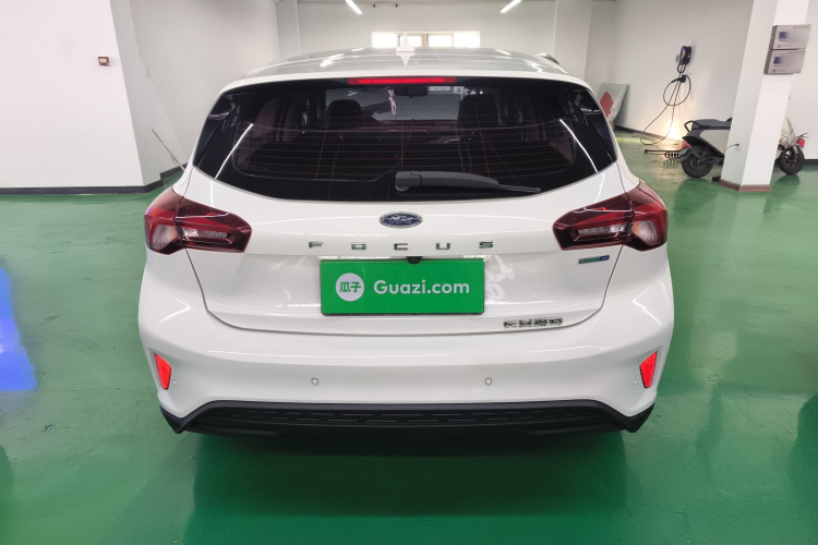 福特 福克斯 2022款 两厢 EcoBoost 180 自动竞速版车身外观6