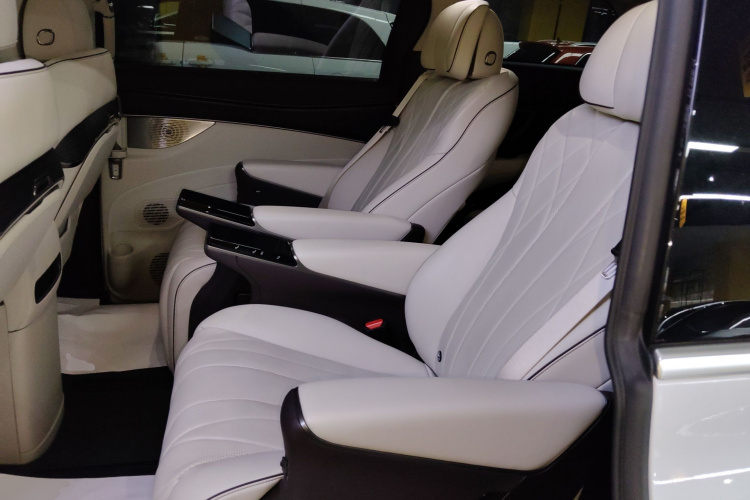 腾势D9 2024款 DM-i 980 四驱尊荣型中控内饰21