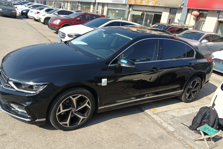 大众 迈腾 2023款 200万辆纪念版 330TSI DSG领先型车身外观4